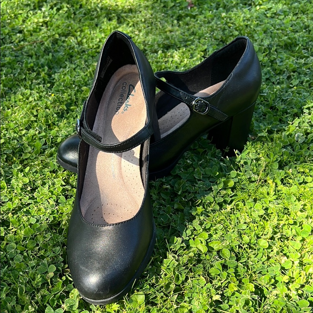 Clark’s Collection comfort Black Mary Jane Heels